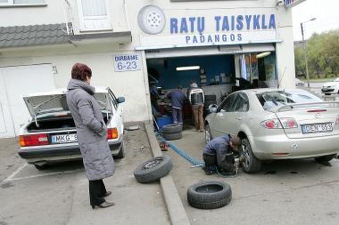 Keisti ratų neskubėjo