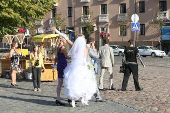 Neatsakingi: kai kurios poros, nutarusios nebesituokti, apie tai nepraneša arba praneša likus dienai ar kelioms iki ceremonijos.