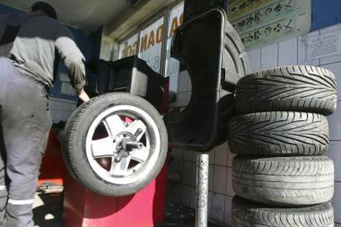 Skuba: šiemet dauguma vairuotojų žiemines padangas savo automobiliams greičiausiai permontuos dar iki spalio pabaigos.