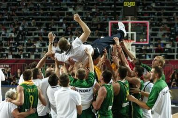 Medaliai: žengti ant čempionato prizininkų pakylos komandos draugus ir trenerius pakvietė rinktinės kapitonas R.Javtokas.