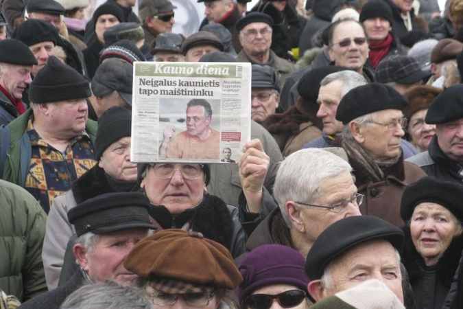 Seimą ir prezidentūrą drebina išdaviko paieškos