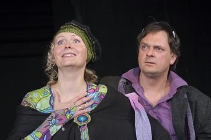 Šeimyninis: spektaklyje "Meilė Paryžiuje" vaidina komiškas aktorių Ugnės ir Rido Žirgulių sceninis duetas.