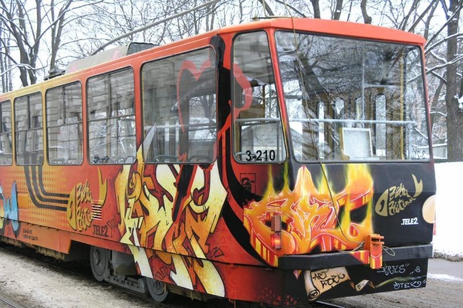 Legendinio grafitų meistro darbai apšlakstyti krauju