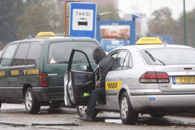 Keleivių su vaikais taksistai nelaukia