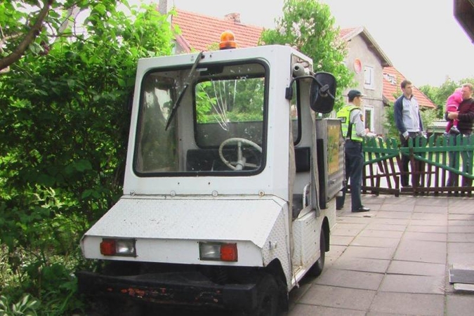 Skaudi nelaimė Melnragėje: įstrigus pedalui, sūnus pervažiavo mamą