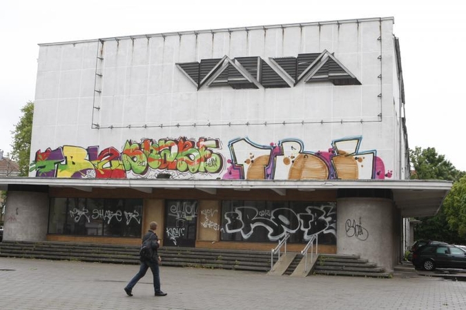 Vandalų taikinys – buvęs „Vaivos“ kino teatras (foto)