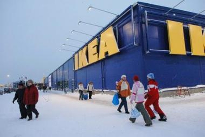 Išsityčiojo: IKEA gavo baudą net už tai, kad valė sniegą nuo prekybos centro stogo.