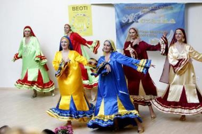 Karšta: energingas plaukų kratymas būdingas dykumų gyventojų "halidži" stiliui.
