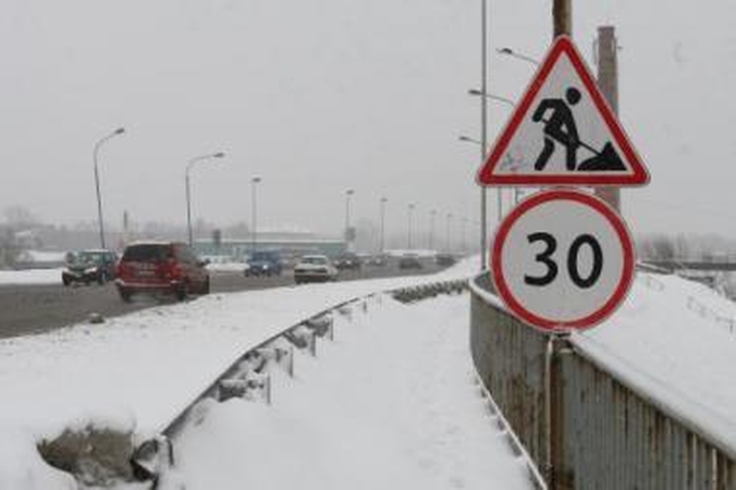 Ribojimai ant viaduko siutina vairuotojus