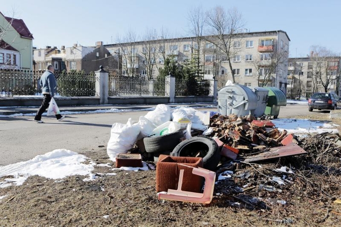 Prie buvusių kapinių Vitės kvartale – sąvartynas