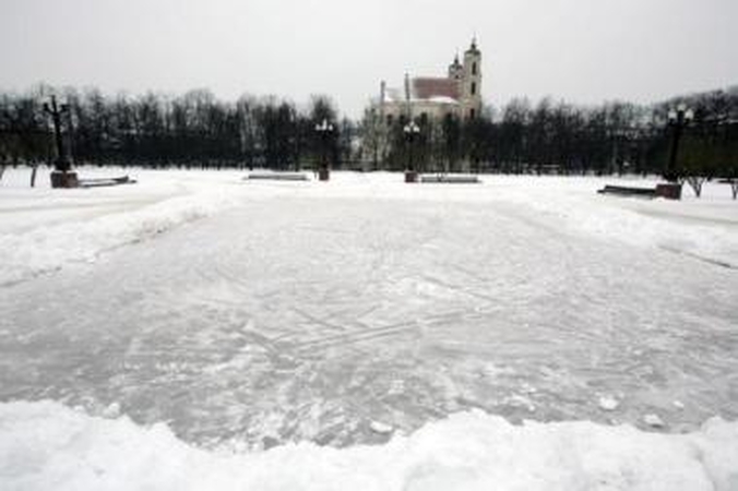 Bandymas: čiuožykla Lukiškių aikštėje pernai daug žmonių nepritraukė.