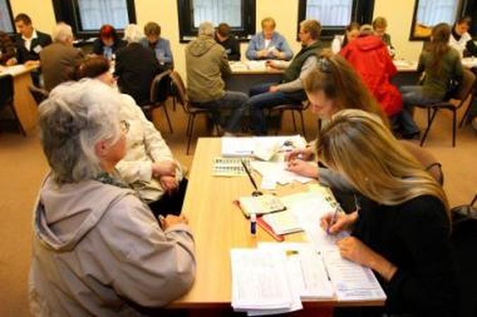 Saugu: voką su pažymėtu biuleteniu į balsadėžę įmeta pats rinkėjas arba komisijos narys.