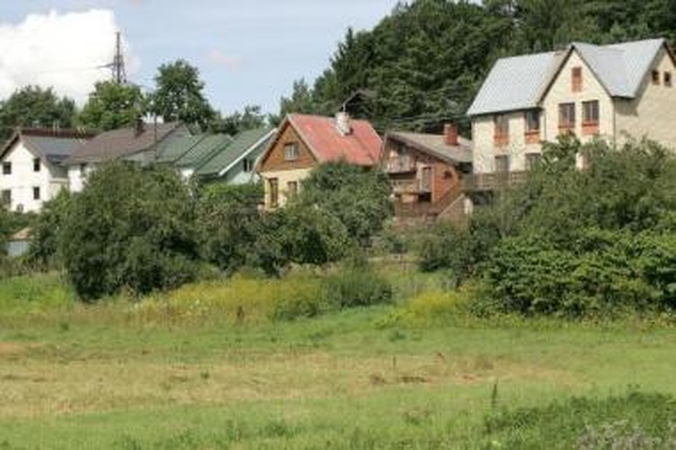 Apgavystė: valdininkai tikina neplatinę skelbimų ir nedavę nurodymų sodininkų bendrijose įteisinti arba pašalinti nelegalius statinius.