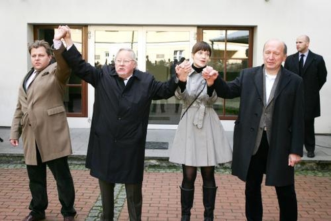 M.Adomėnas iškėlė baltą vėliavą