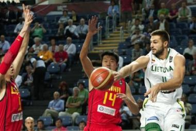 Sėkmė: L.Kleiza (dešinėje) pripažino, kad rungtynės su kinais – kol kas geriausios šiame pasaulio čempionate.