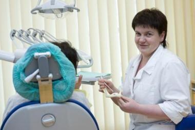 Šypseną sugrąžina dantų implantai