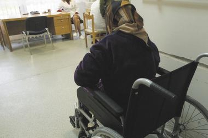 Pavojus: Senelių namams kol kas miesto savivaldybė dar perveda maitinti reikalingas lėšas, tačiau artimiausiu metu jų gali pritrūkti.