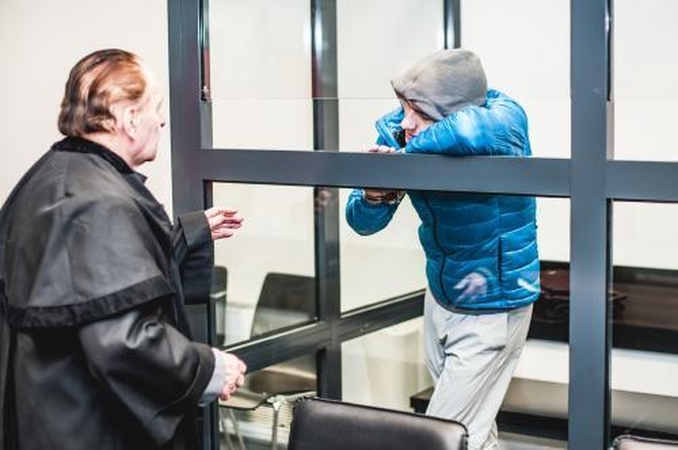 Dvyliktą kartą teisiamas 28-erių vyras policininką nužudė dėl dozės