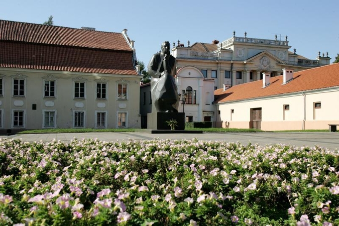 Maironio metais neįmanoma nusipirkti Maironio knygos 