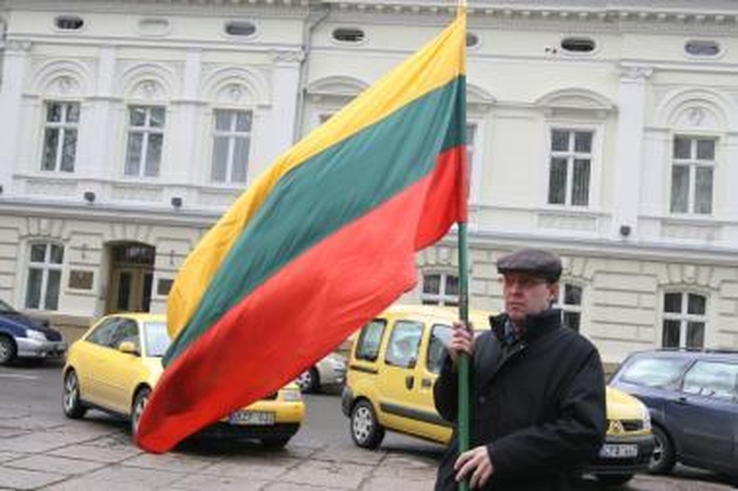 Politikus supriešino „vokeliai“