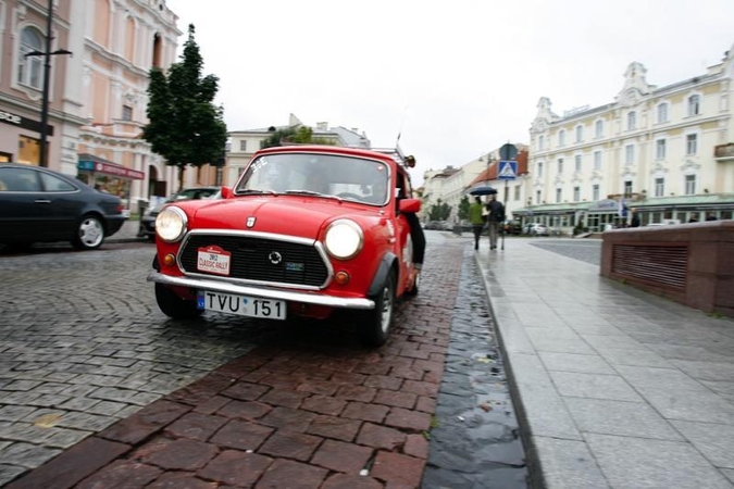 Galvos skausmą kelia automobilių žibintai
