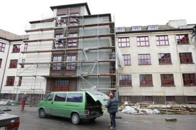 Tąsa: renovacijos darbai gimnazijoje tęsiasi, tačiau pamokoms jie netrukdo.
