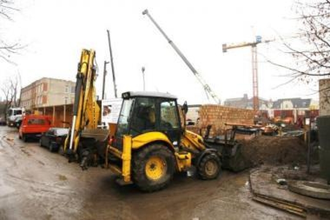 Pertvarka: vietoje iki šiol buvusių tuščių pastatų Šermukšnių gatvėje statomi du nauji vieno ir dviejų aukštų pastatai, kuriuose įsikurs Rusijos konsulatas.