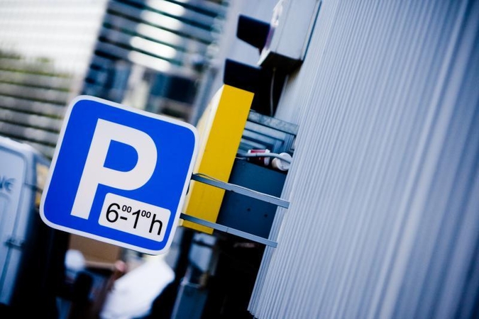 Pavasarį sostinėje žadami nauji rinkliavos už automobilių stovėjimą aparatai