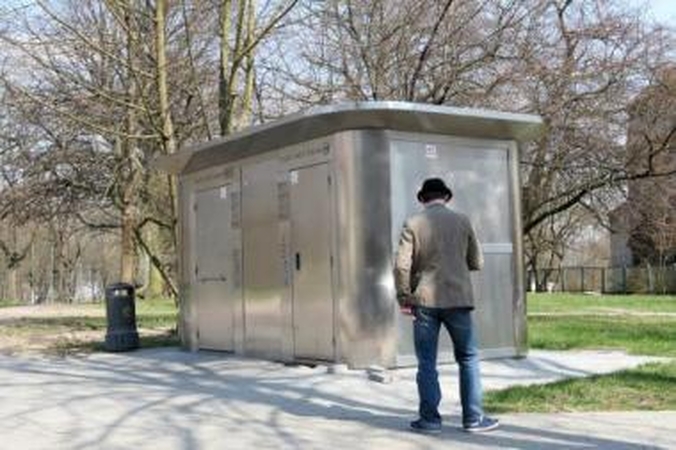 Mokestis: už apsilankymą automatiniame tualete reikia mokėti litą.