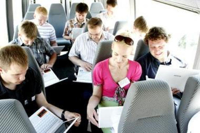 Naujovė: bevielio interneto tiekimo paslauga vakar pristatyta važinėjant autobusu Klaipėdos gatvėmis.