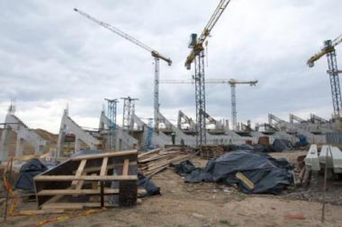 Nerimas: stadiono statytojai baiminasi, kad nebaigti betonuoti griaučiai dar vienos žiemos neatlaikys.