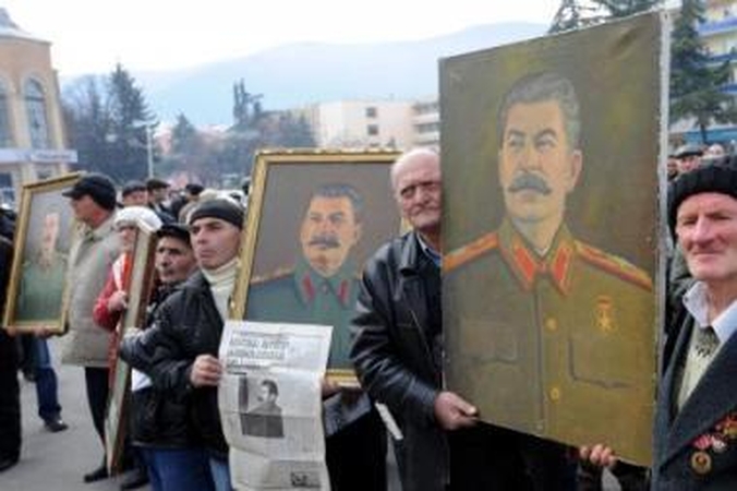 Pagarba: senyvo amžiaus žmonės ypač garbina sovietų diktatorių J.Staliną.
