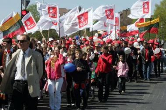 Reikalavimas: eitynių dalyvių noras – europietiškas atlyginimas Lietuvos darbuotojams.
