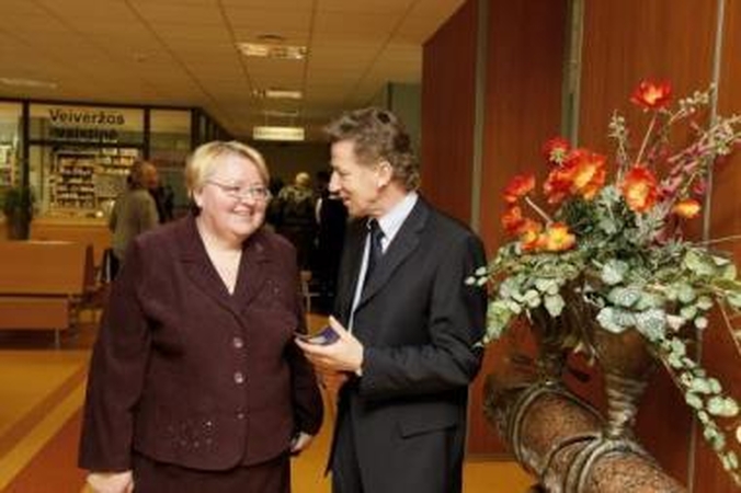 Bendradarbiavimas: pasak J.Milašiaus ir S.Mažonytės, būtina šviesti šeimos gydytojus apie degeneracinius stuburo skausmus.