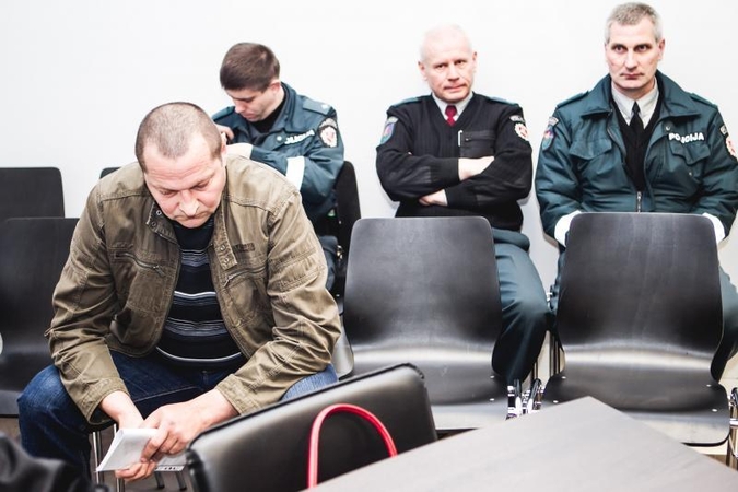 Prienų policijoje ginklai mėtosi bet kur