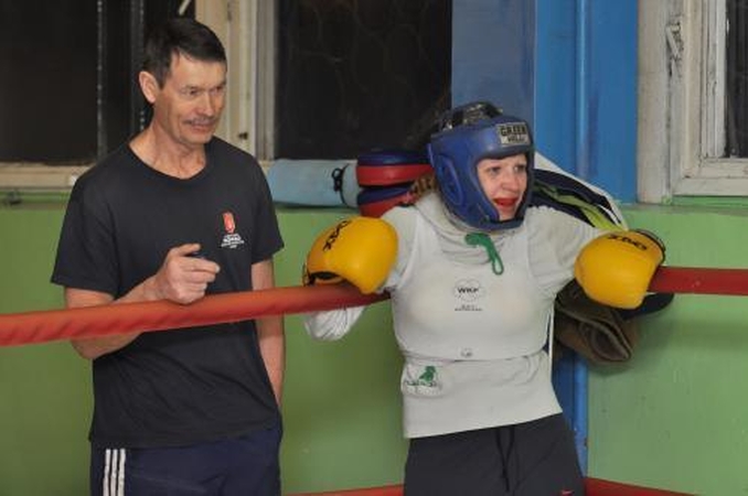 Boksininkei dėl olimpiados kovoti tenka savo lėšomis