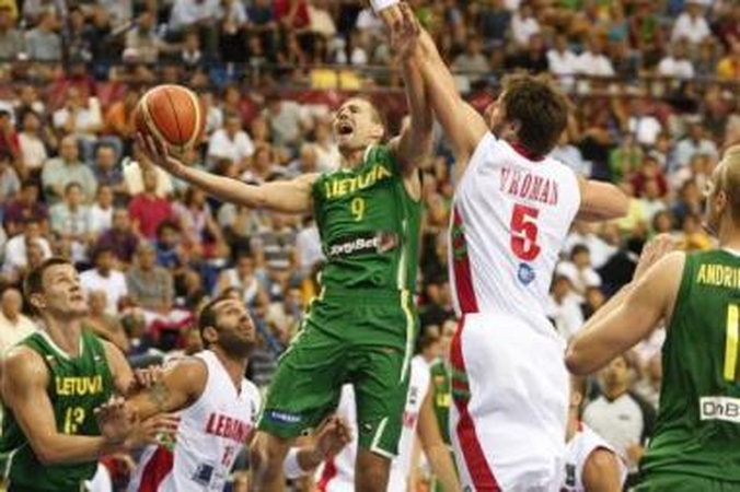 Izmiras: Lietuvos krepšininkai gera nuotaika atsisveikino su "Halkapinar" arena.