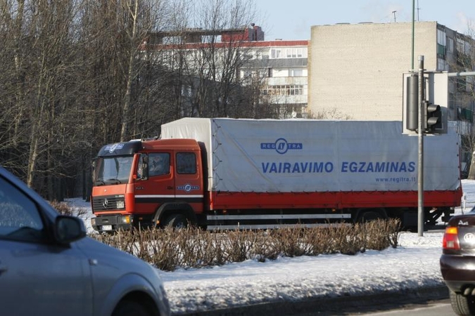 Atgauti vairuotojo pažymėjimą bus sunkiau