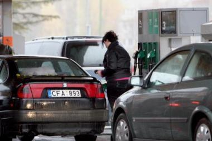 Faktas: norintiems įsipilti pigesnių degalų uostamiesčio vairuotojams jų tektų ieškoti kituose šalies didmiesčiuose – pastaruoju metu Klaipėdos degalinėse akcijų beveik neskelbiama.