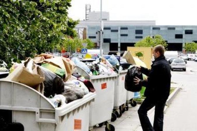Ateitis: jei politikų idėjos taptų realybe, klaipėdiečiai vėl mokėtų ne tik už šiukšlių išvežimą, bet ir už kiemų valymą.