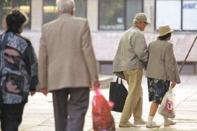 Aukcionas: kauniečiai ironizuoja, jog kartą pailginę darbingą amžių iki 65 metų, politikai nesustos.