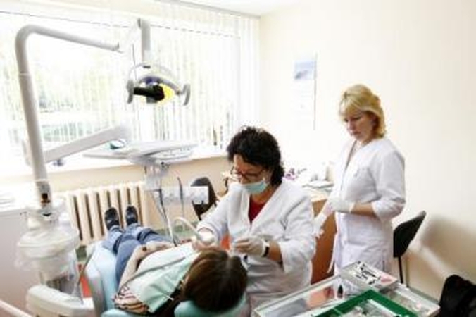 Modernu: į naująjį odontologijos kabinetą nuo šiol nesunkiai galės įriedėti ir neįgalieji.