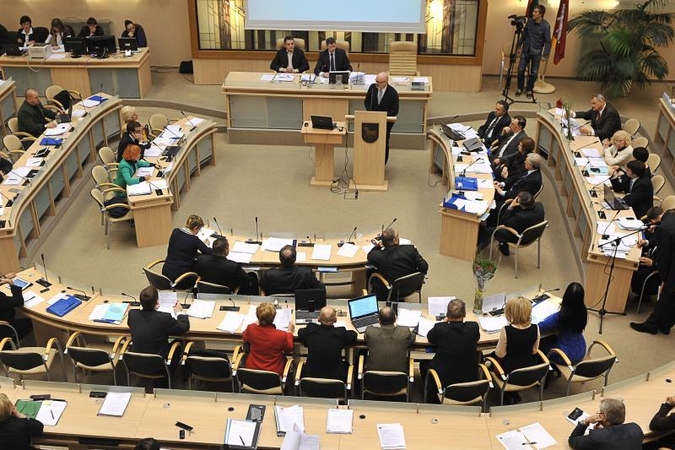 Planas – gelbėti savivaldybės įmones nuo politikų