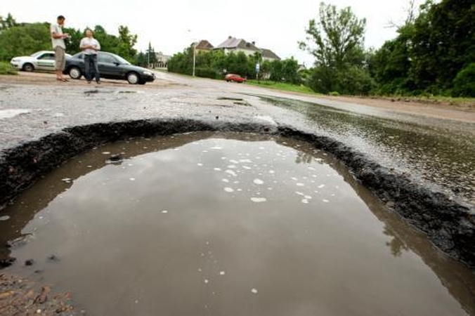Rokuose – gatvių   duobių prakeiksmas   