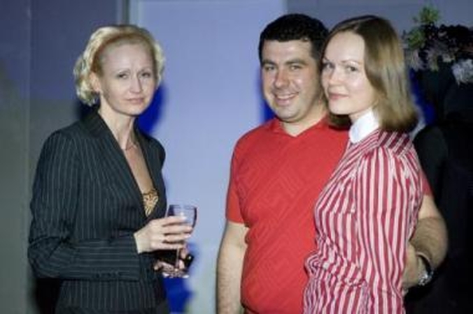 Kartu: verslininkas Darius Katinas (viduryje) renginiuose nė per žingsnį nesitraukia nuo savo mylimosios Vaidilės Zamilytės (dešinėje).