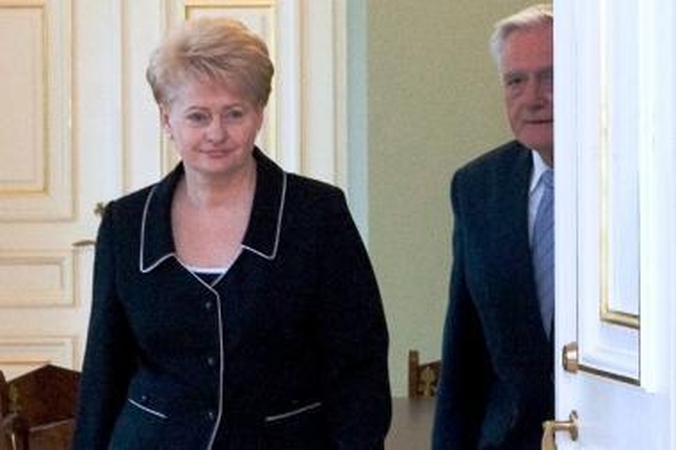 Kariuomenės vado postas supriešino V.Adamkų ir D.Grybauskaitę
