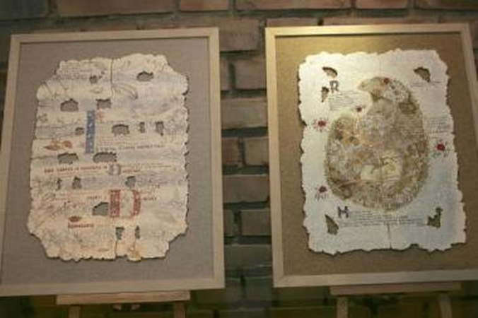 Potekstė: I.Kazlausko ir A.Žiupsnytės keraminėje knygoje – Biblijos, „Giesmių giesmės“ ištraukos.