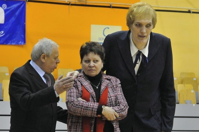 Uljana Semionova atstūmė ir turtuolius