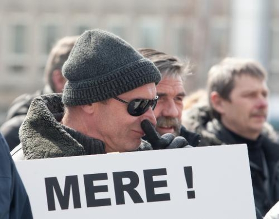 Mikroautobusų likimas paskendo intrigose