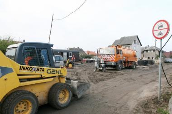 Poilsis: Vienybės gatvės gyventojai nuo liepos kenčia technikos burzgimą po langais.